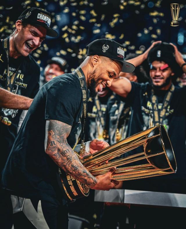 开云体育官网-接事业运！利拉德杯赛夺冠又获阿迪达斯终身合同